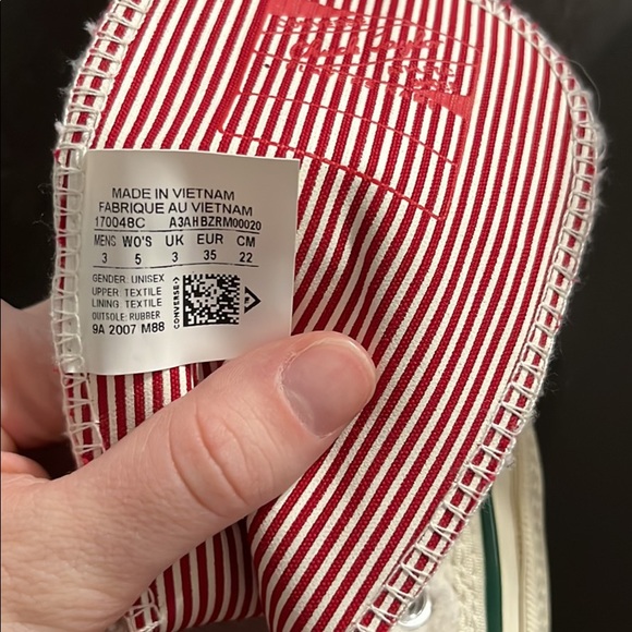 Converses - Picture 3 of 4